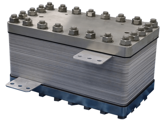 Rectangular alkaline electrolyzer stack with bolted steel end plates